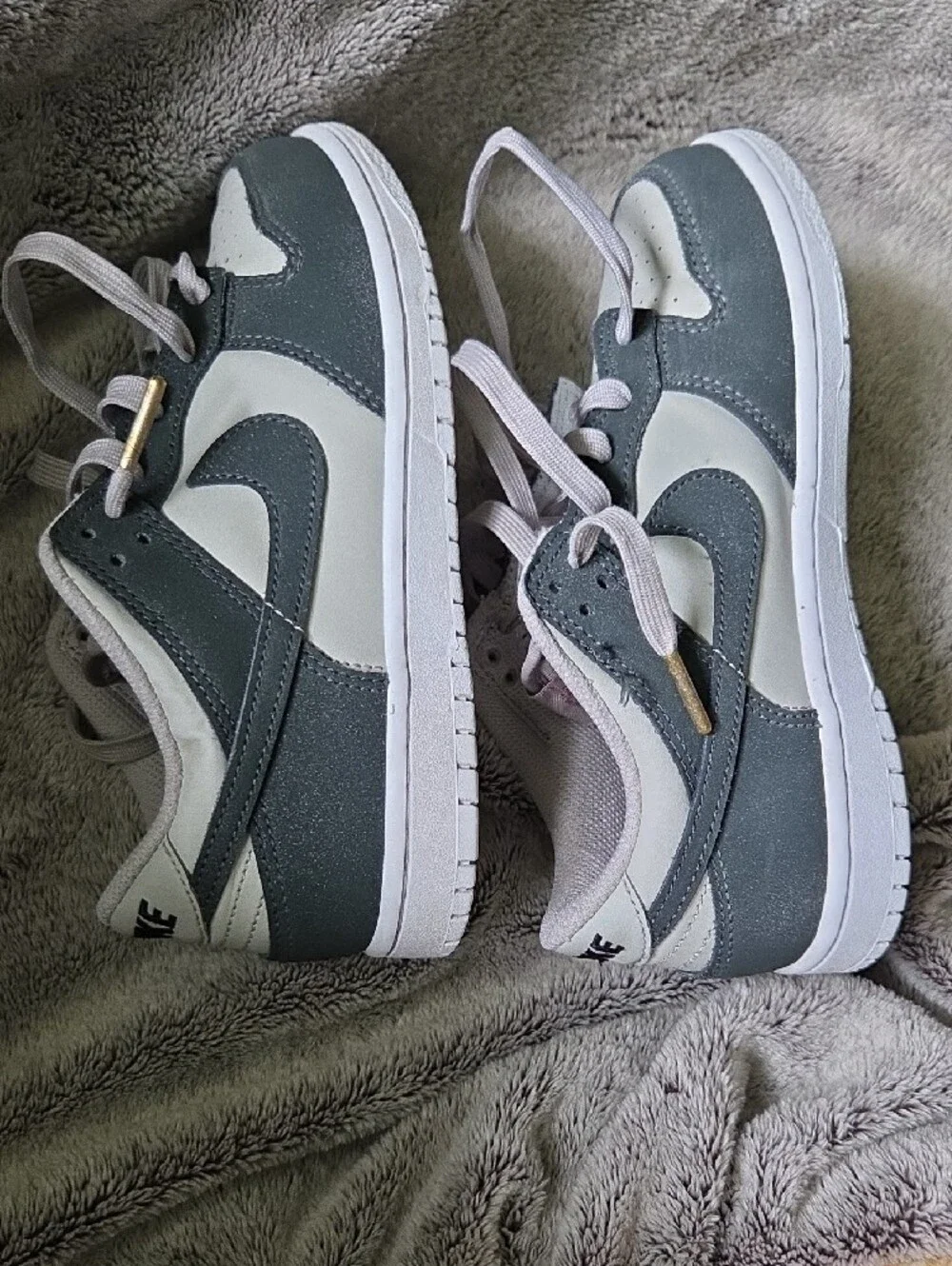 Nike Youth Nike Dunk Low 3Y Gray & White Low-Top Sneakers
